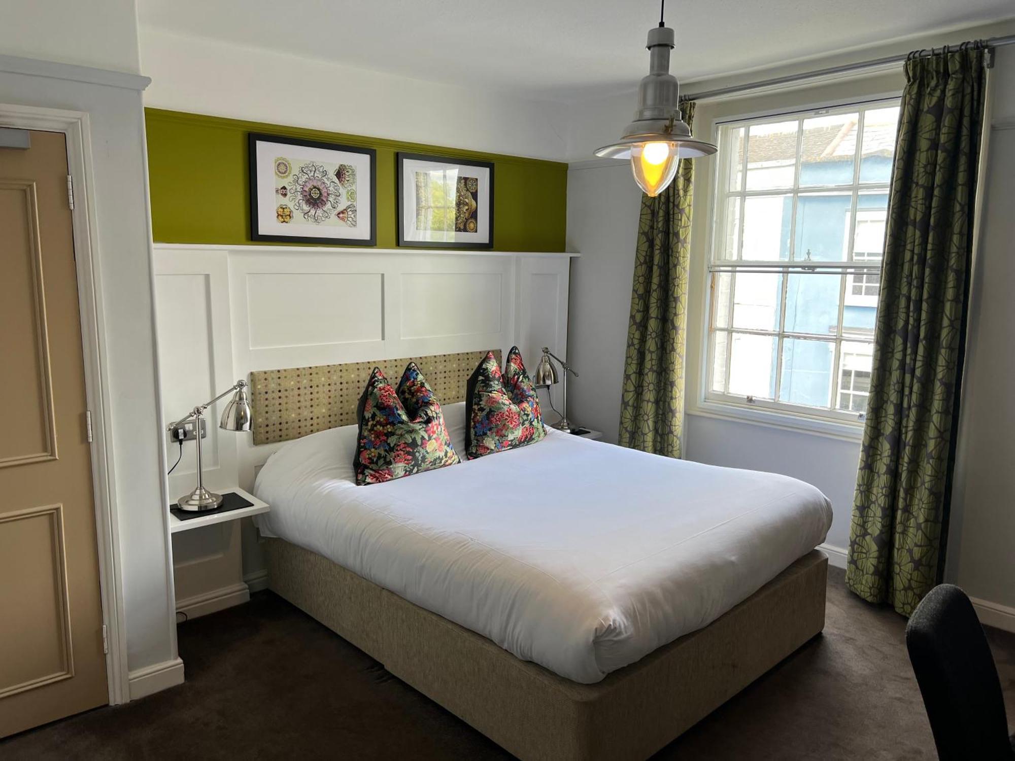 Bed and Breakfast White Horse Молдон Экстерьер фото