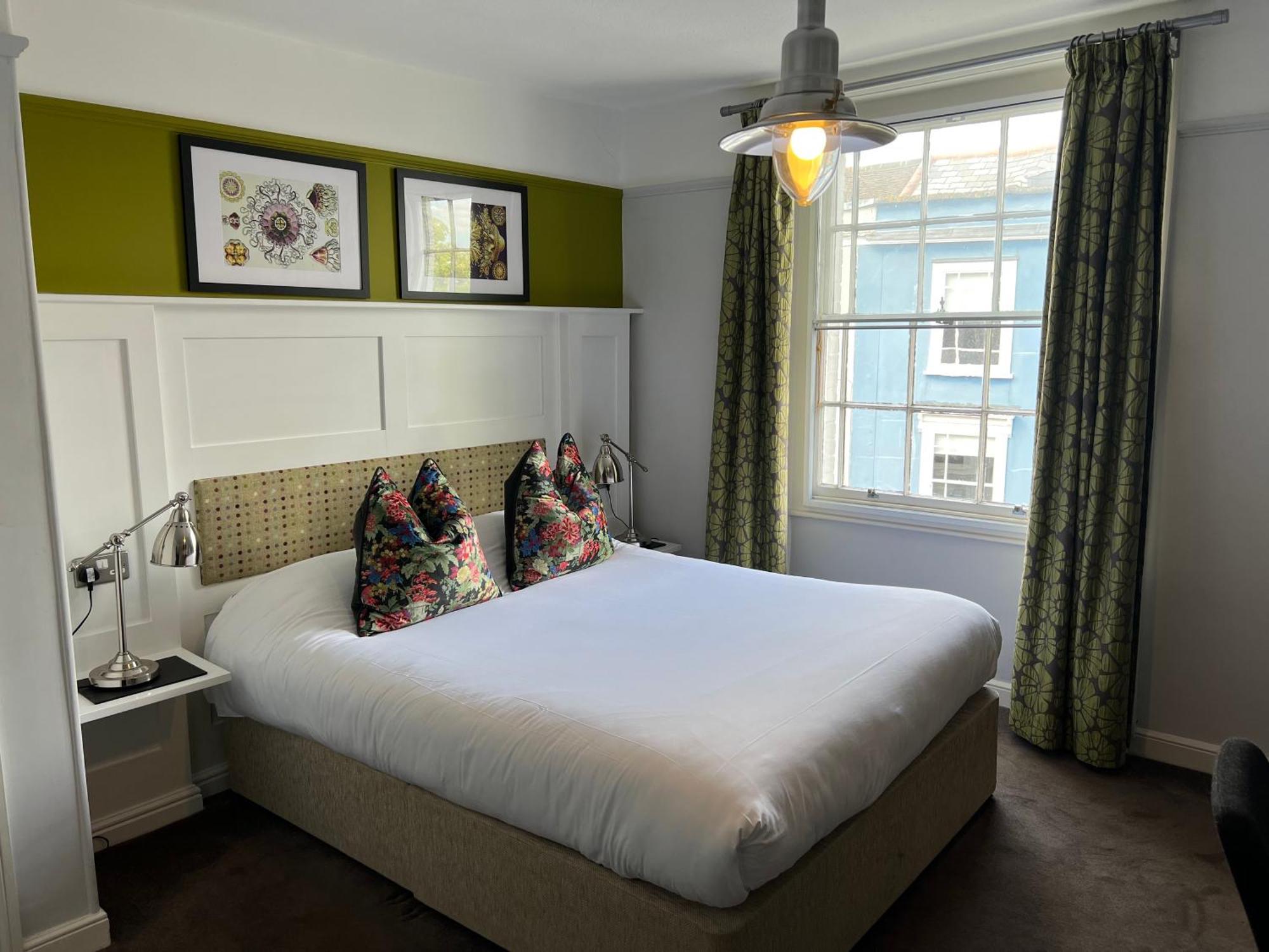 Bed and Breakfast White Horse Молдон Экстерьер фото