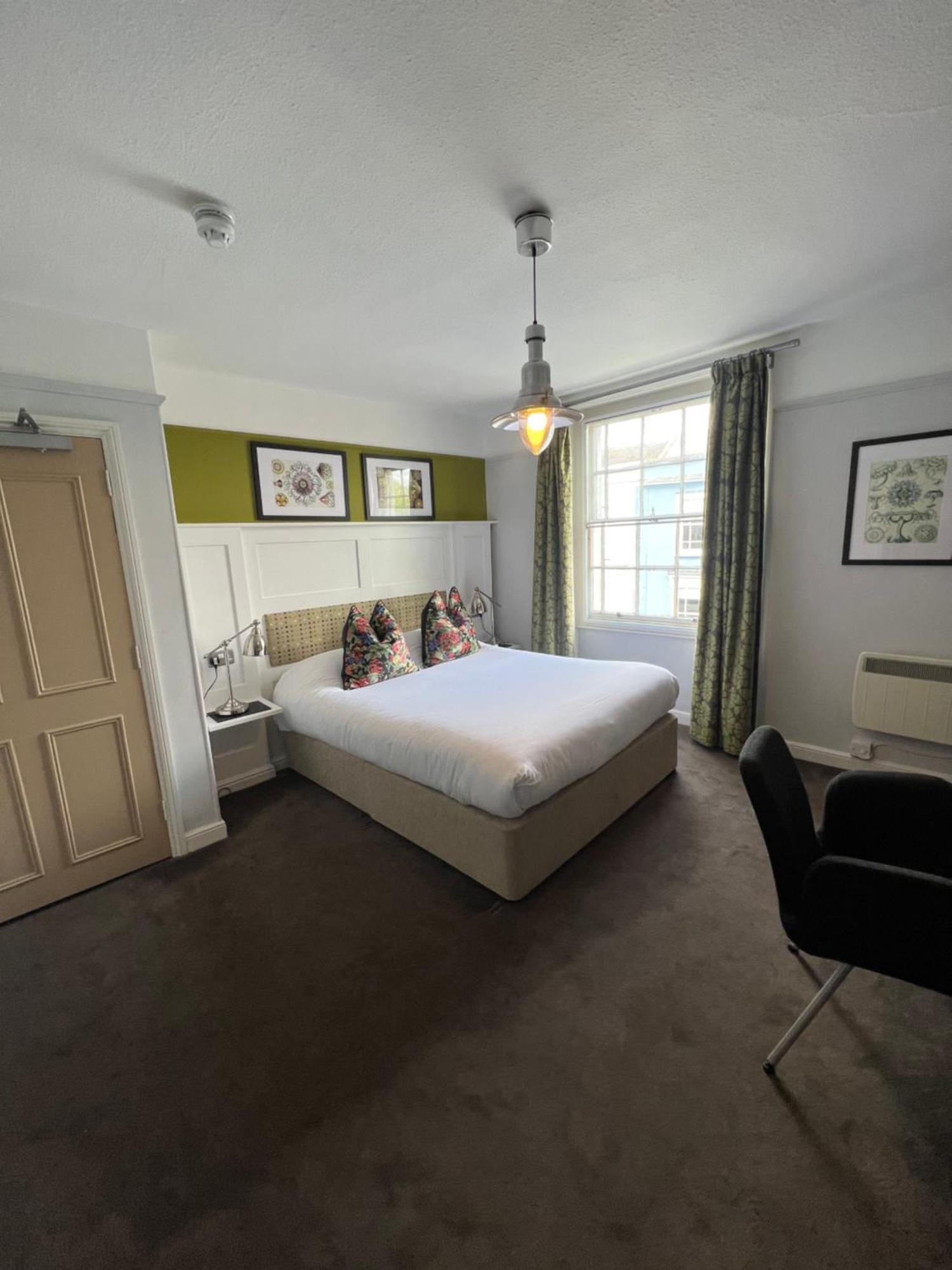 Bed and Breakfast White Horse Молдон Экстерьер фото
