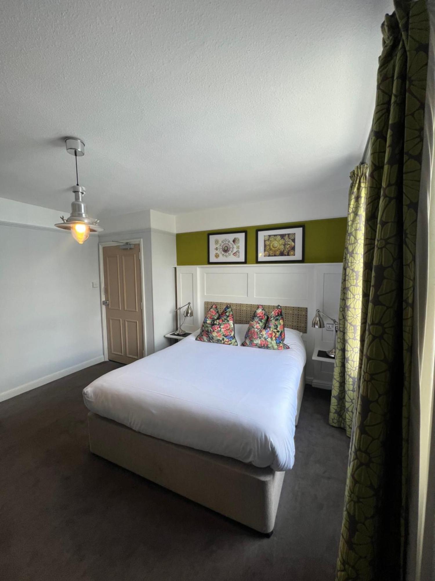 Bed and Breakfast White Horse Молдон Экстерьер фото